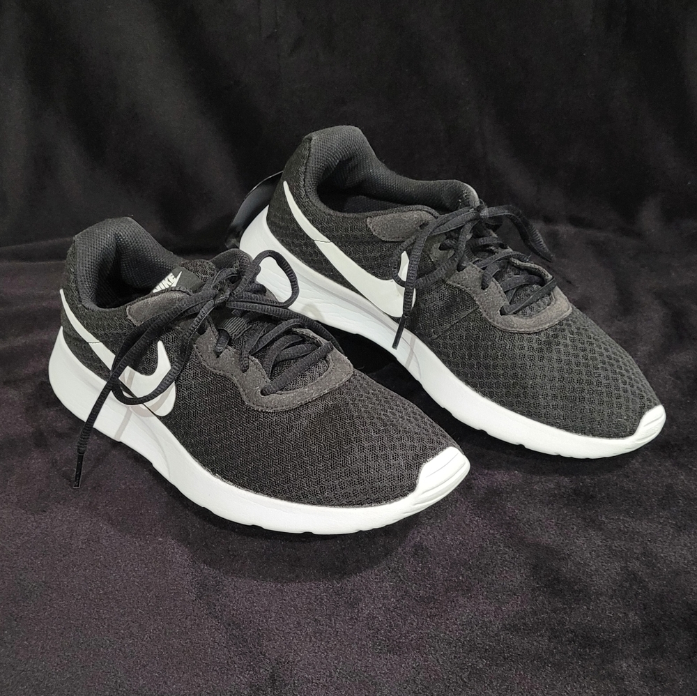 Nike Women's Tanjun Black and White Athletic Sneakers